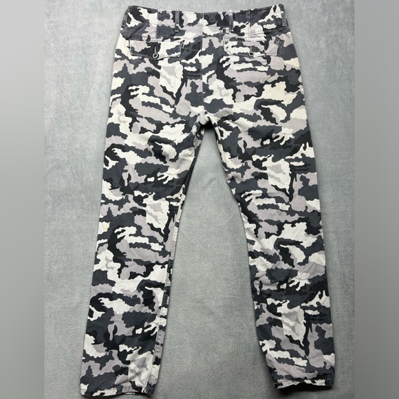 Levi's Camo Pants Black Subdued Camo Twill Straight Leg Mens Pants Size 34x30 - Picture 9 of 15
